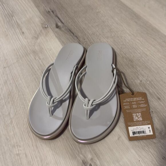 NWT- OLUKAI- Women's Aka Sandals- IRIDESCENT/VAPOR- Size 7 - Picture 3 of 10